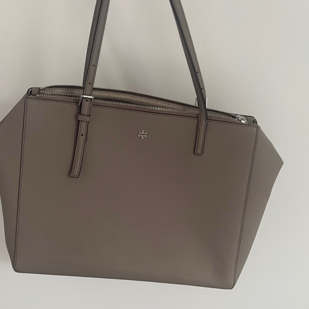 Tory Burch Gray Leather Tote Bag
EUC
Has a litter stain inside - Picture 5 of 8